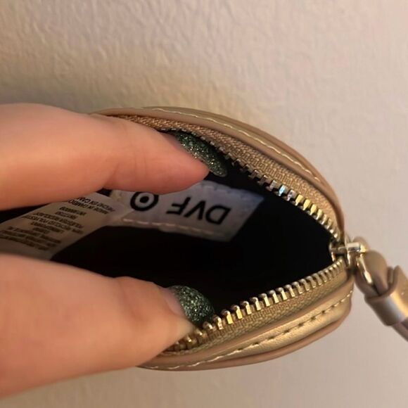 Dvf Gold Lips Pouch Coin Purse & keychain - Picture 9 of 14